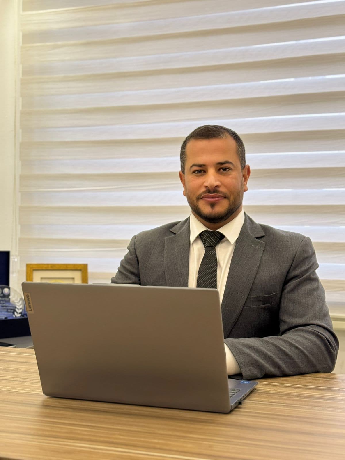 Students collaborating in the main hall